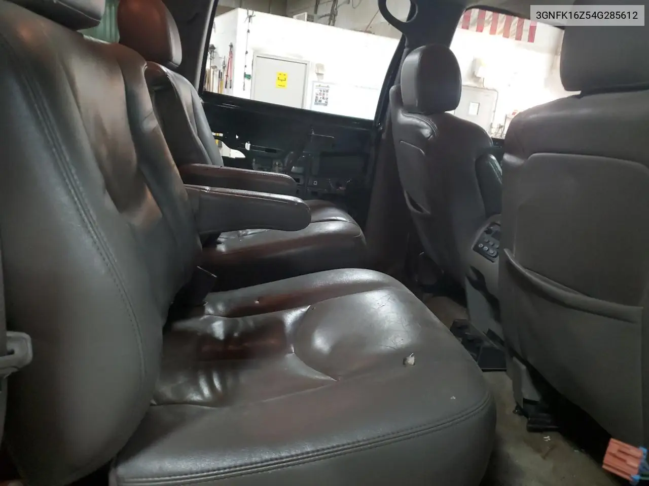 2004 Chevrolet Suburban K1500 VIN: 3GNFK16Z54G285612 Lot: 56174655