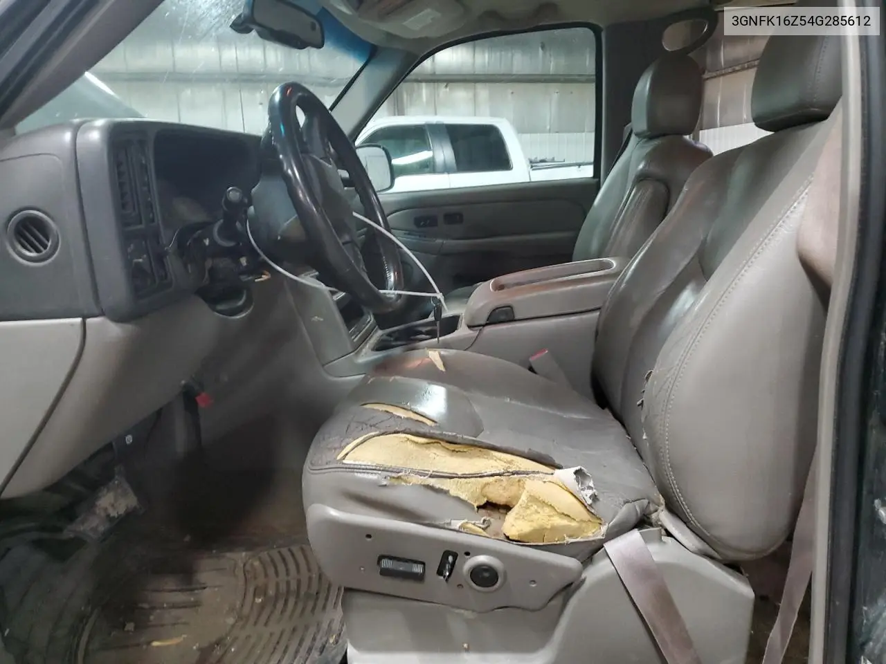 2004 Chevrolet Suburban K1500 VIN: 3GNFK16Z54G285612 Lot: 56174655