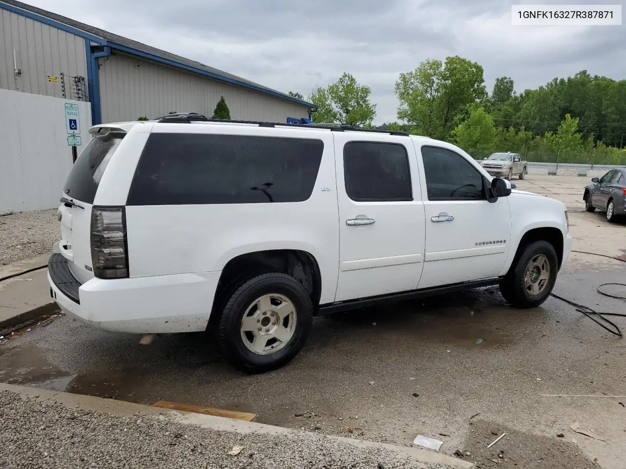 2007 Chevrolet Suburban K1500 VIN: 1GNFK16327R387871 Lot: 62581985