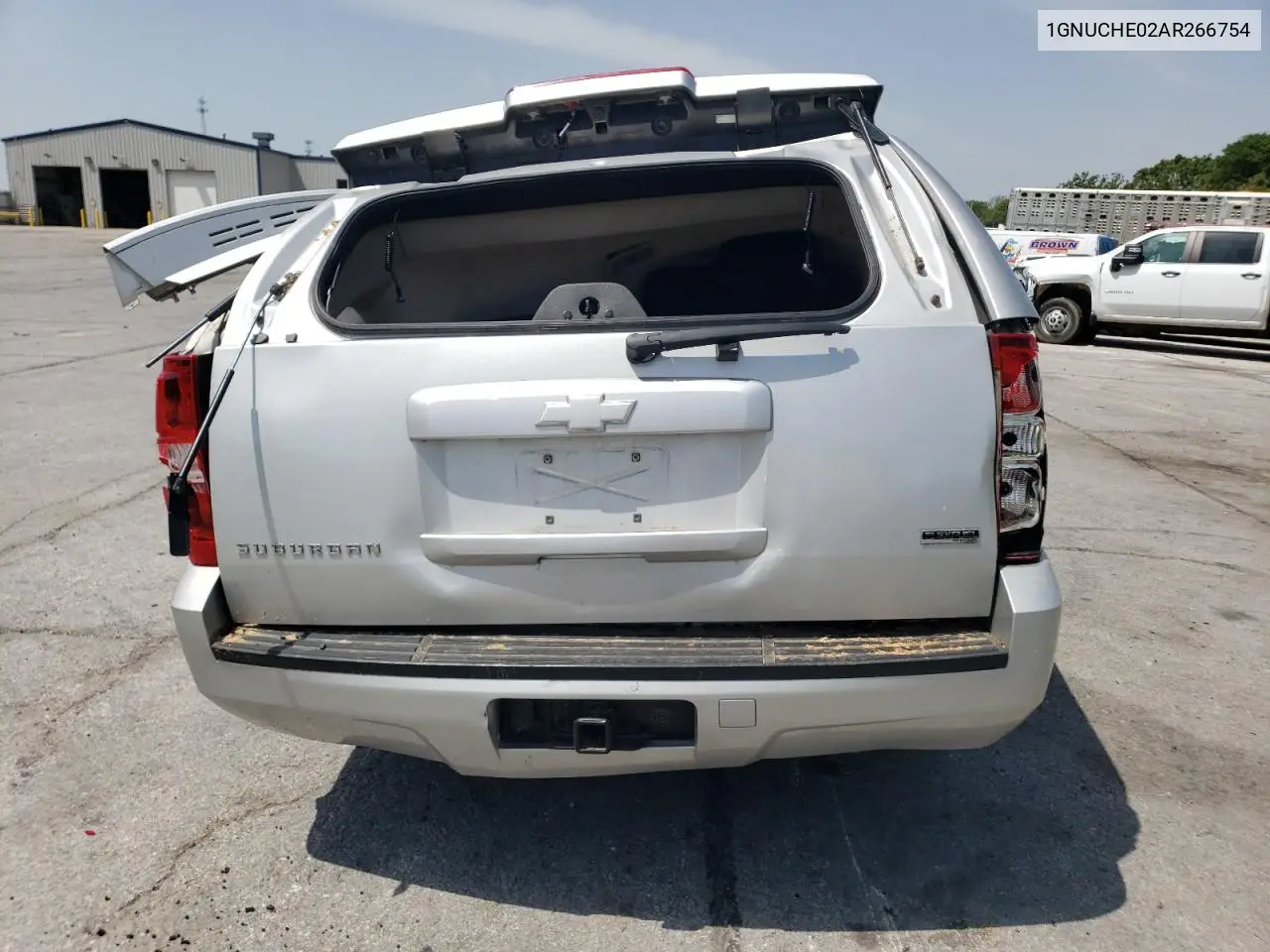 2010 Chevrolet Suburban C1500 Ls VIN: 1GNUCHE02AR266754 Lot: 56241955