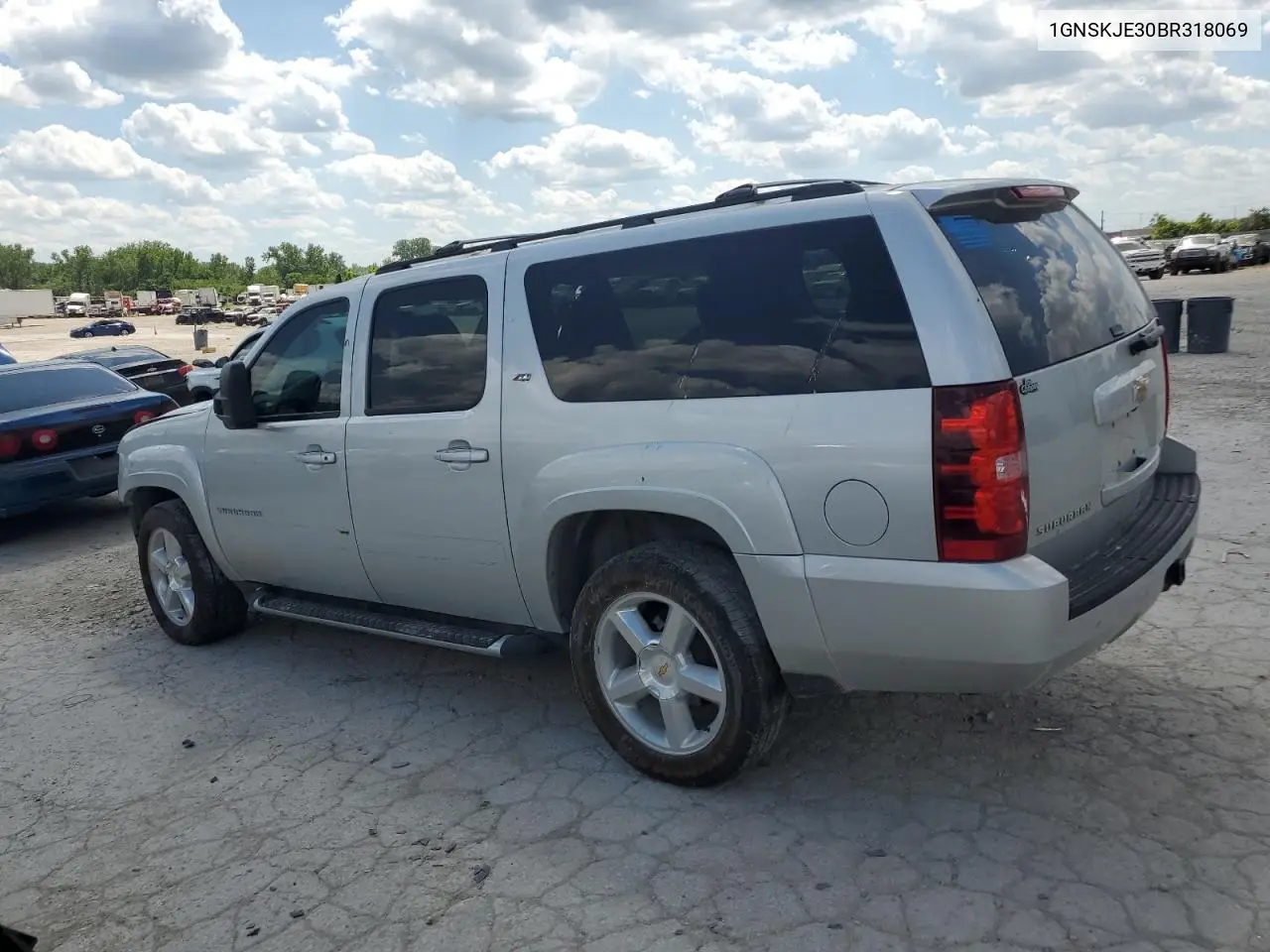 2011 Chevrolet Suburban K1500 Lt VIN: 1GNSKJE30BR318069 Lot: 55224535