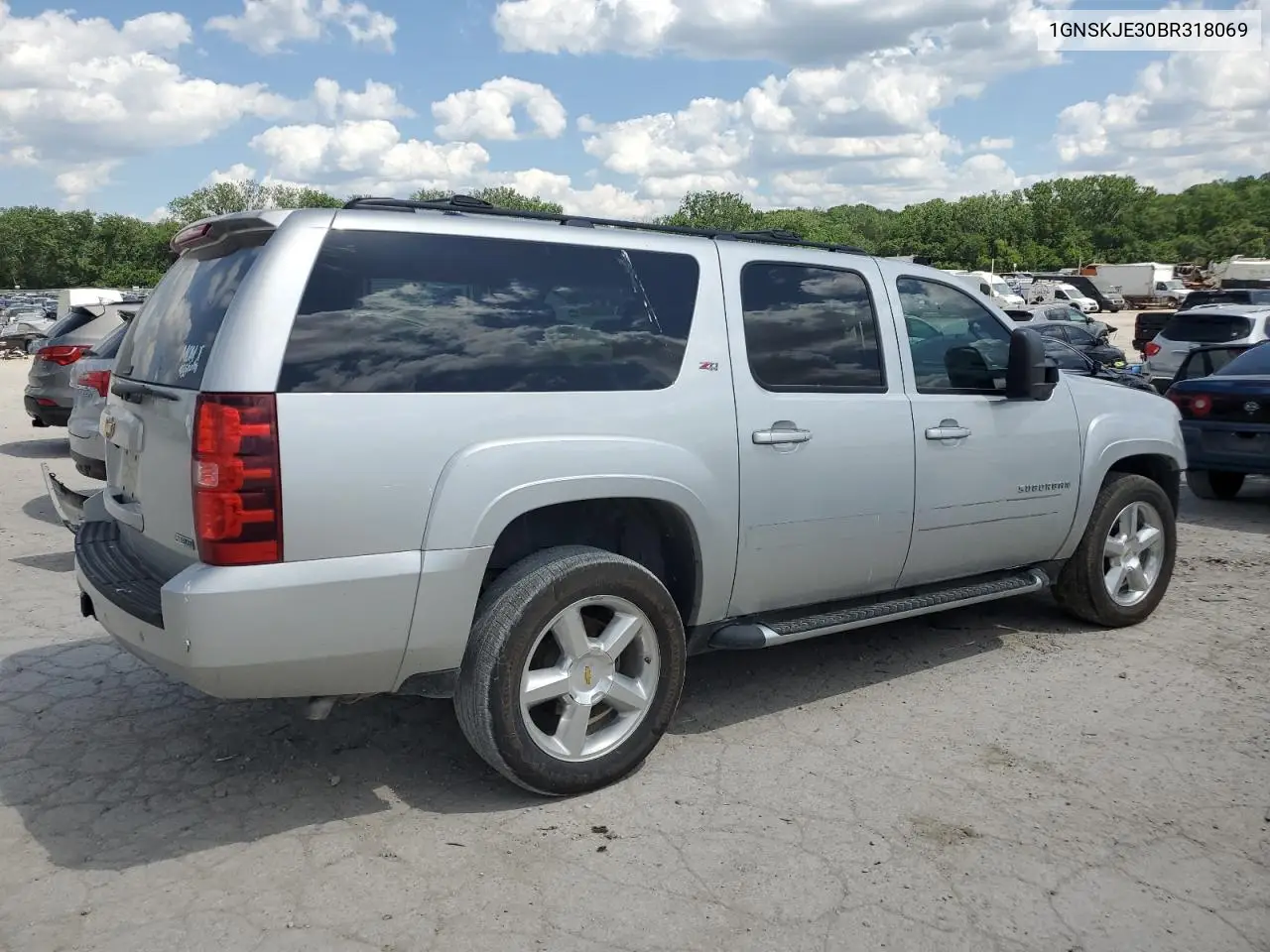 2011 Chevrolet Suburban K1500 Lt VIN: 1GNSKJE30BR318069 Lot: 55224535