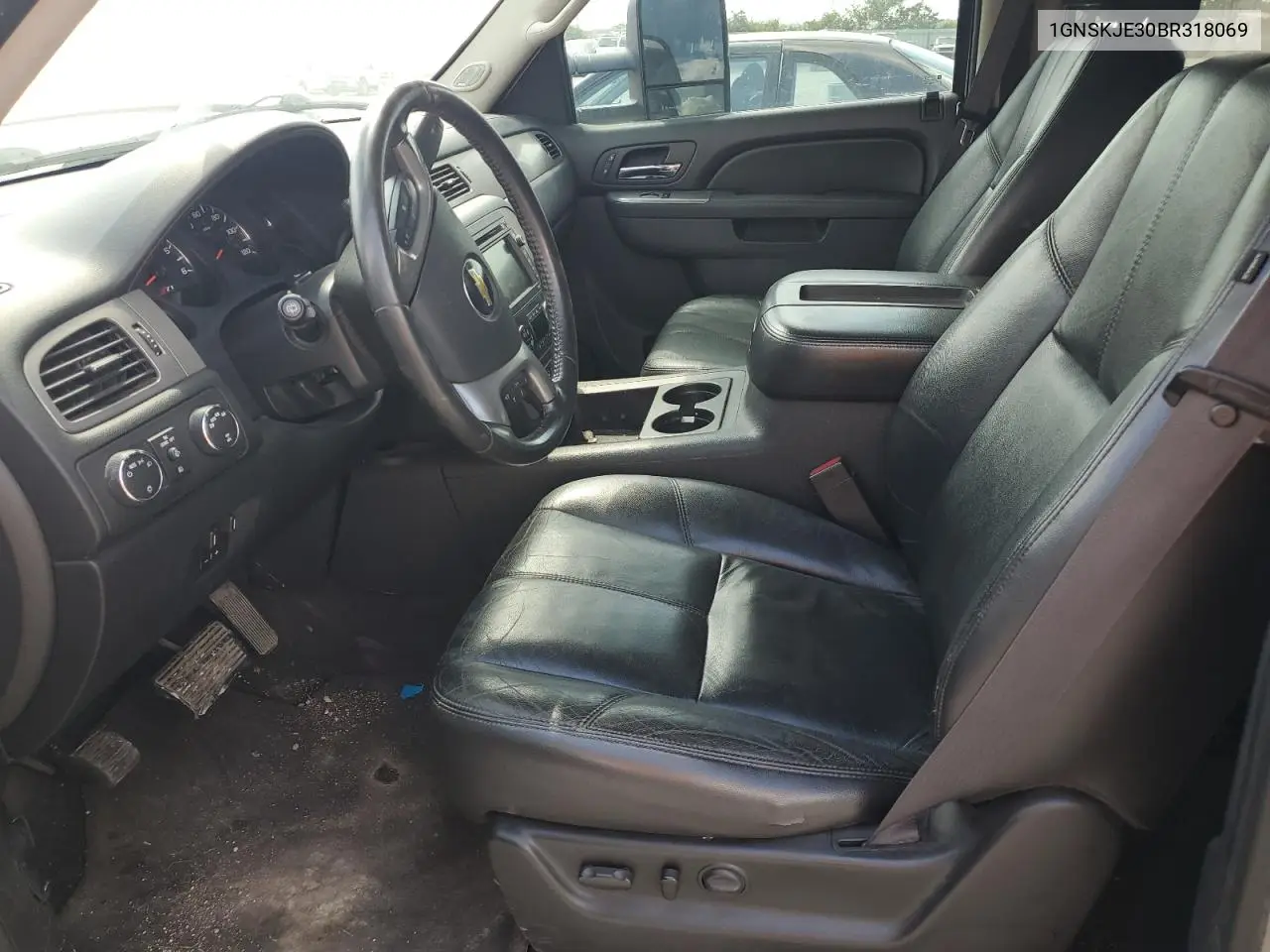 2011 Chevrolet Suburban K1500 Lt VIN: 1GNSKJE30BR318069 Lot: 55224535