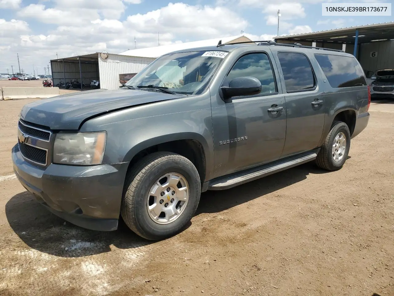 1GNSKJE39BR173677 2011 Chevrolet Suburban K1500 Lt