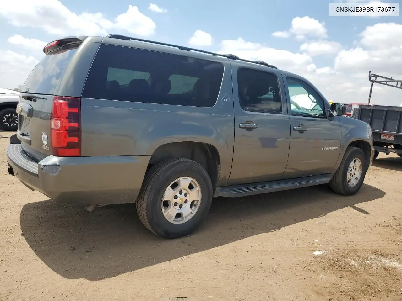 1GNSKJE39BR173677 2011 Chevrolet Suburban K1500 Lt