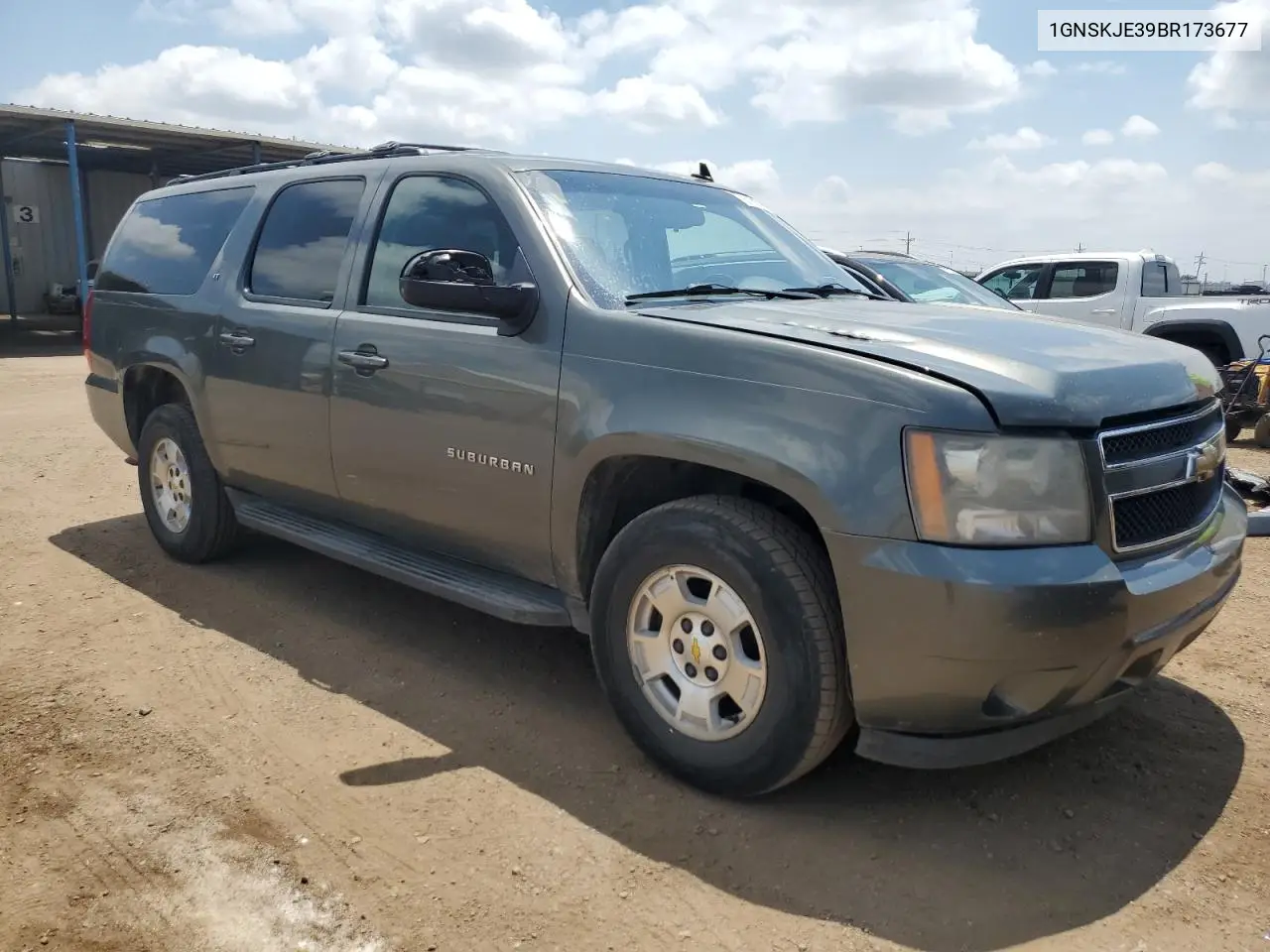 1GNSKJE39BR173677 2011 Chevrolet Suburban K1500 Lt