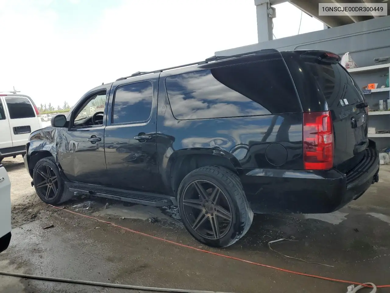 2013 Chevrolet Suburban C1500 Lt VIN: 1GNSCJE00DR300449 Lot: 55134455