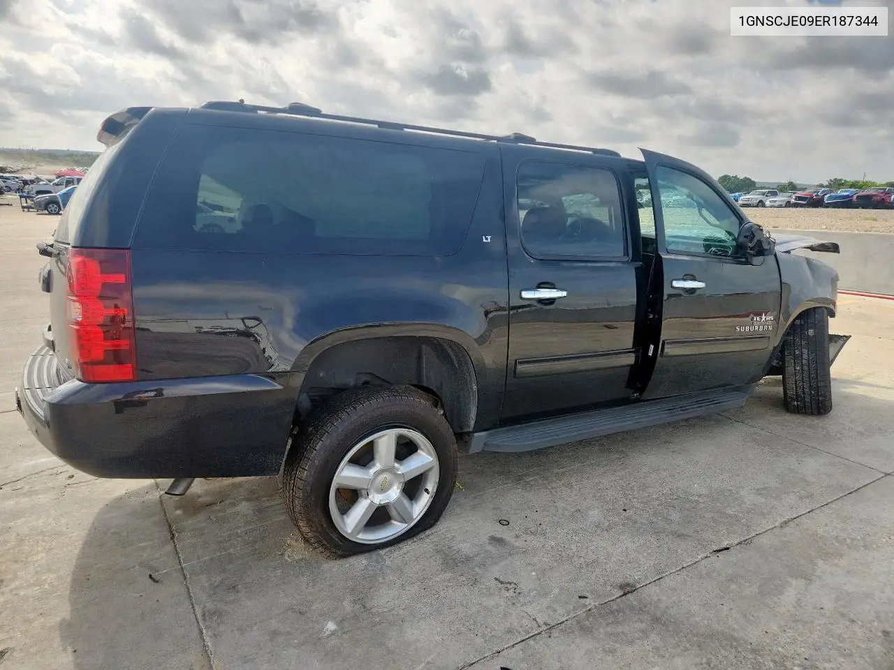 2014 Chevrolet Suburban C1500 Lt VIN: 1GNSCJE09ER187344 Lot: 61801315