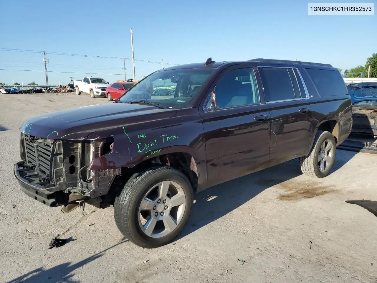 2017 Chevrolet Suburban C1500 Lt VIN: 1GNSCHKC1HR352573 Lot: 55862305