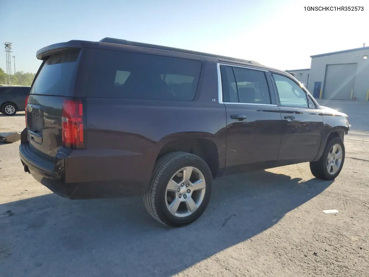 2017 Chevrolet Suburban C1500 Lt VIN: 1GNSCHKC1HR352573 Lot: 55862305