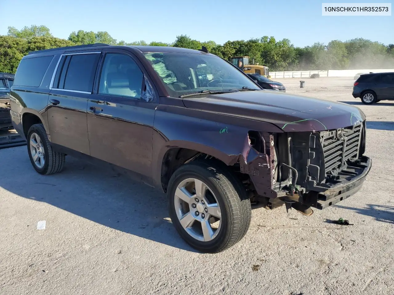 2017 Chevrolet Suburban C1500 Lt VIN: 1GNSCHKC1HR352573 Lot: 55862305
