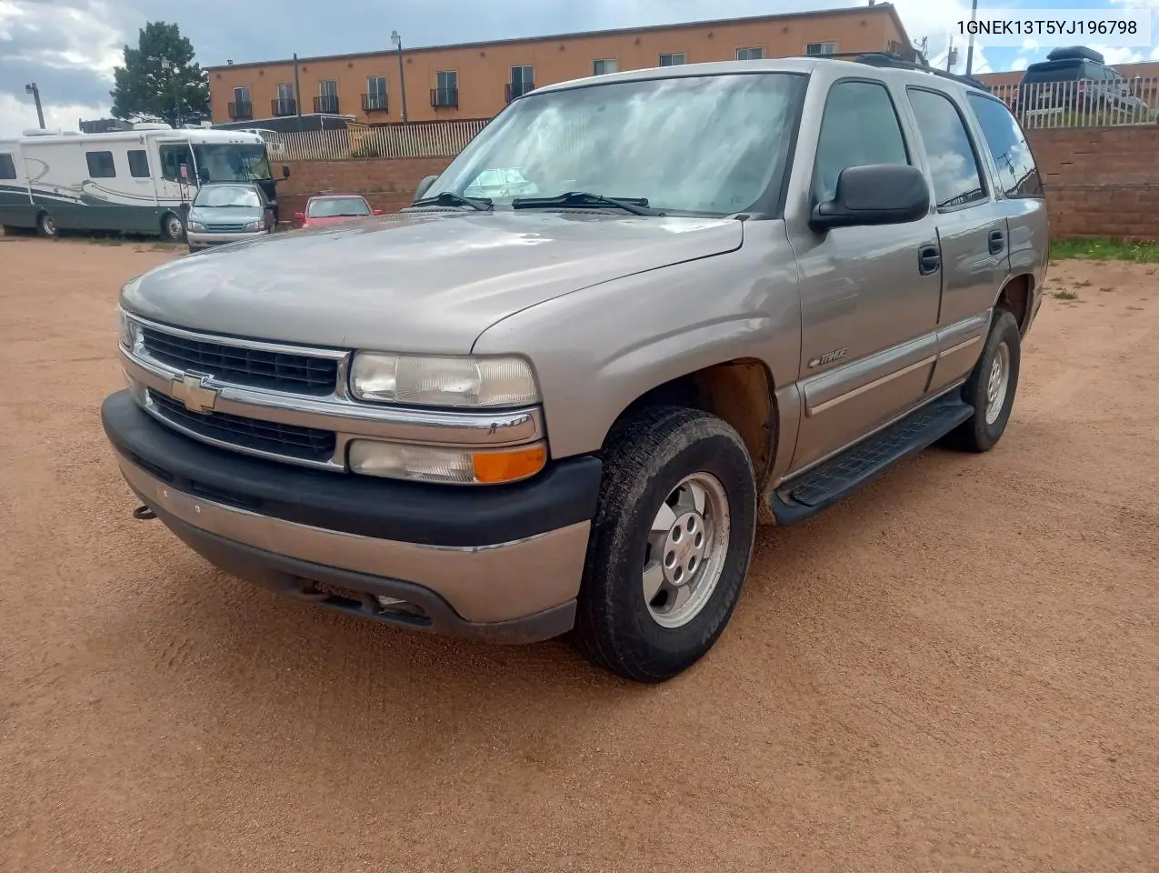 2000 Chevrolet Tahoe K1500 VIN: 1GNEK13T5YJ196798 Lot: 62869835
