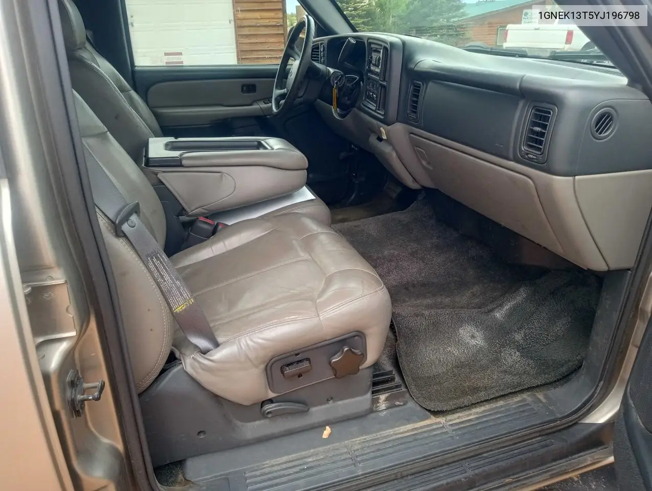 2000 Chevrolet Tahoe K1500 VIN: 1GNEK13T5YJ196798 Lot: 62869835