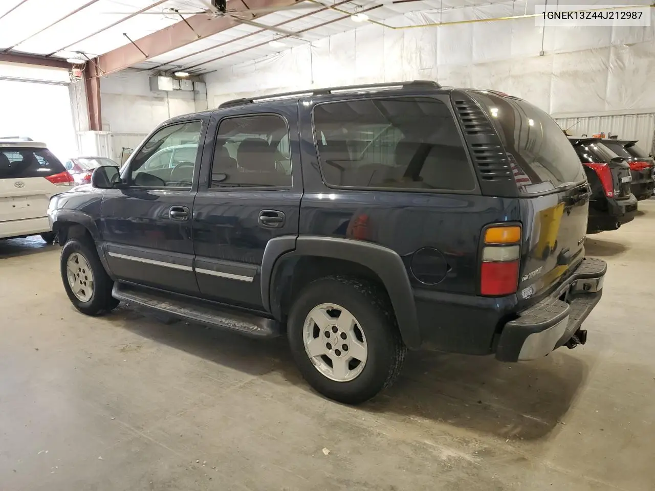 2004 Chevrolet Tahoe K1500 VIN: 1GNEK13Z44J212987 Lot: 56955555