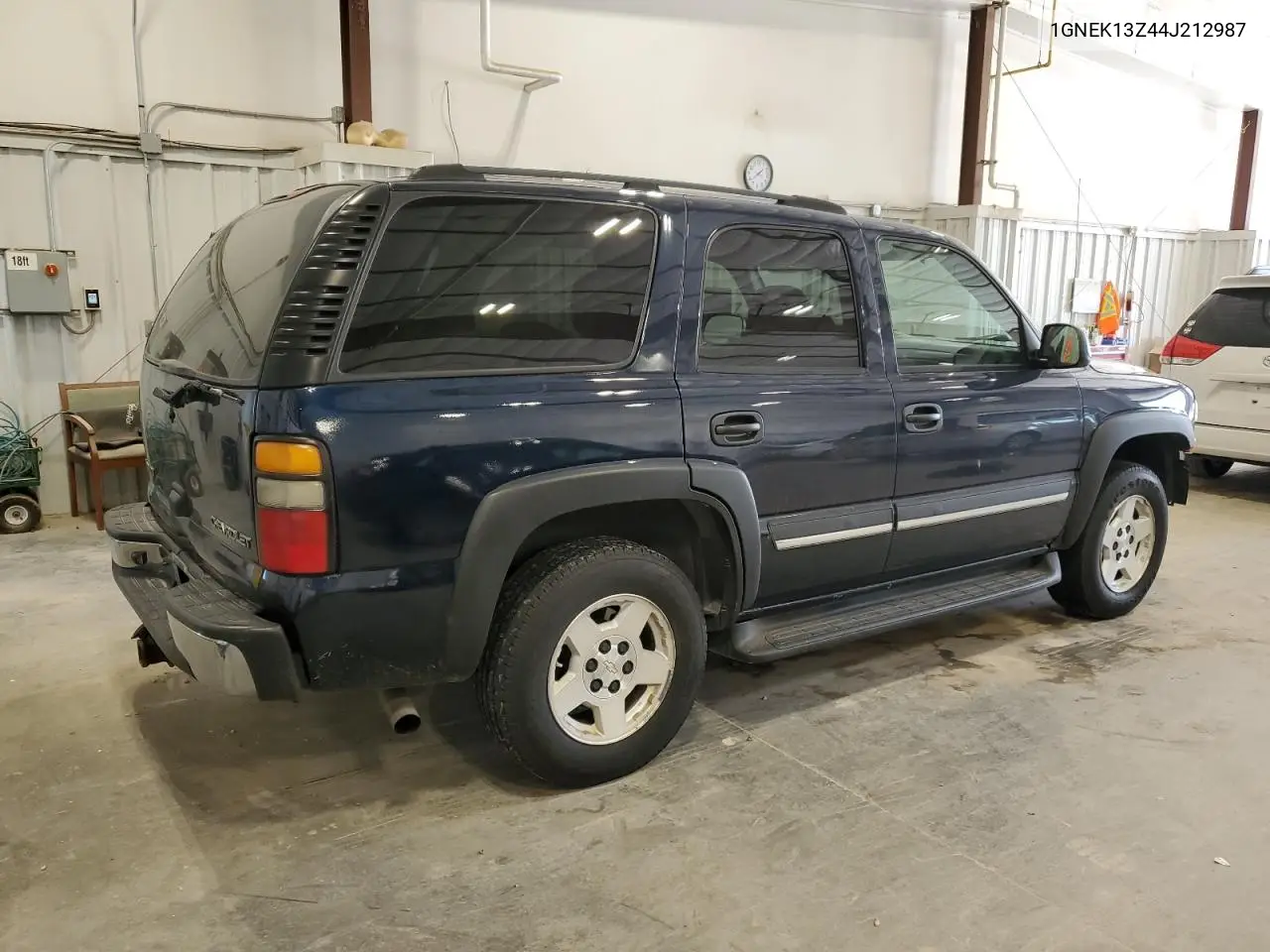 2004 Chevrolet Tahoe K1500 VIN: 1GNEK13Z44J212987 Lot: 56955555