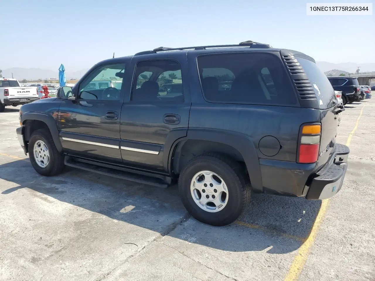 2005 Chevrolet Tahoe C1500 VIN: 1GNEC13T75R266344 Lot: 62756385