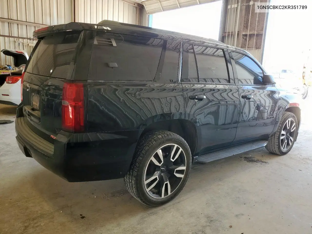 2019 Chevrolet Tahoe C1500 Lt VIN: 1GNSCBKC2KR351789 Lot: 62299555
