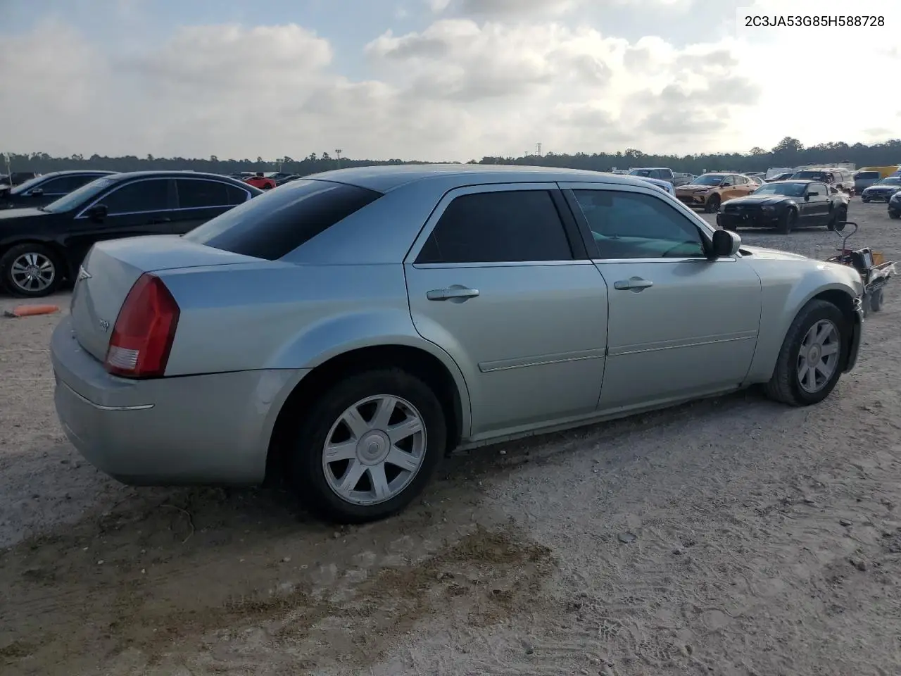 2005 Chrysler 300 Touring VIN: 2C3JA53G85H588728 Lot: 56899045