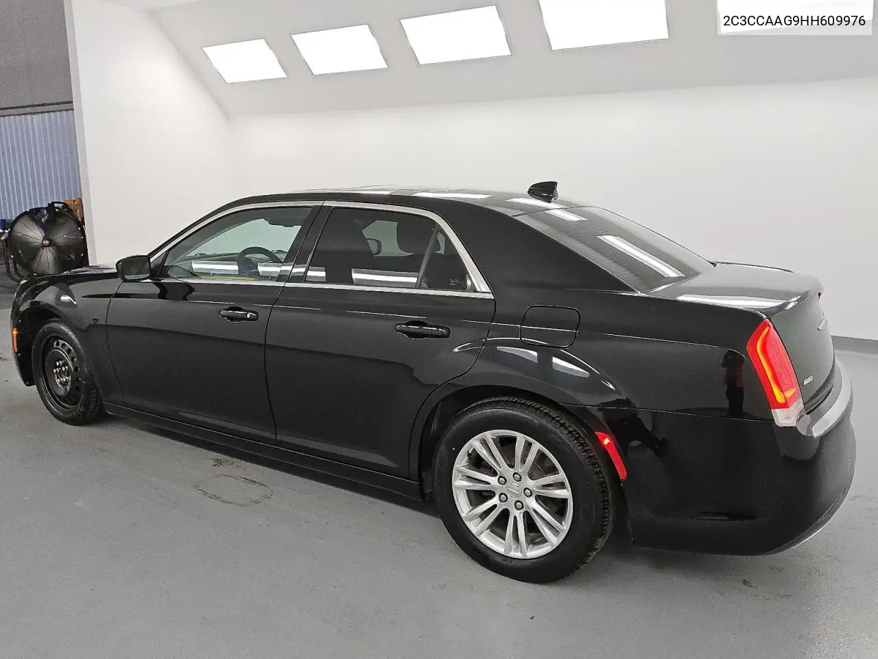 2017 Chrysler 300 Limited VIN: 2C3CCAAG9HH609976 Lot: 53801285