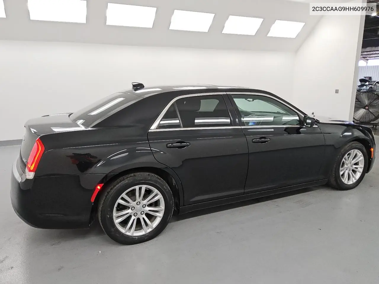 2017 Chrysler 300 Limited VIN: 2C3CCAAG9HH609976 Lot: 53801285
