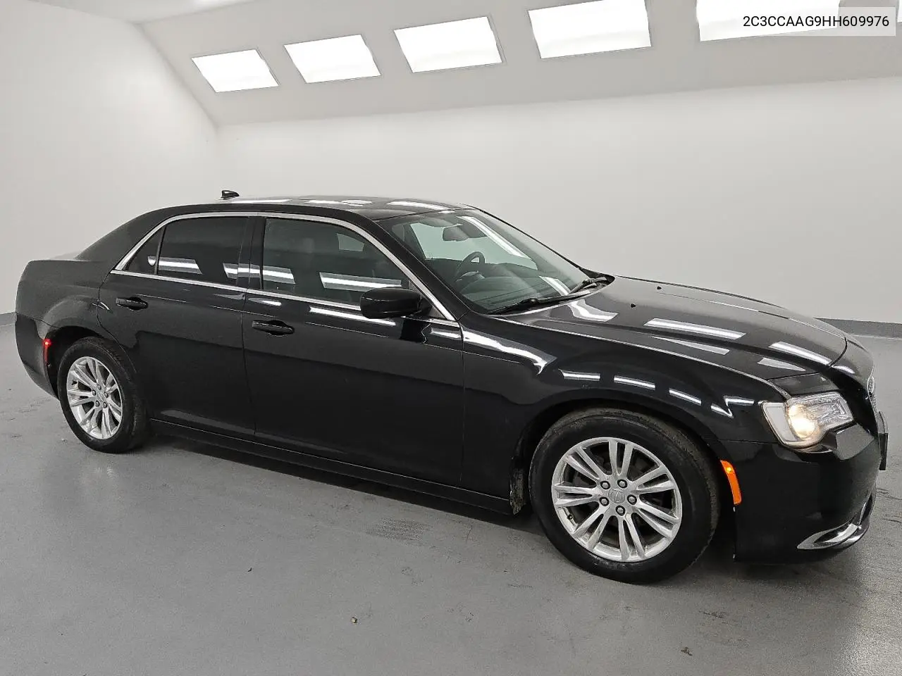 2017 Chrysler 300 Limited VIN: 2C3CCAAG9HH609976 Lot: 53801285