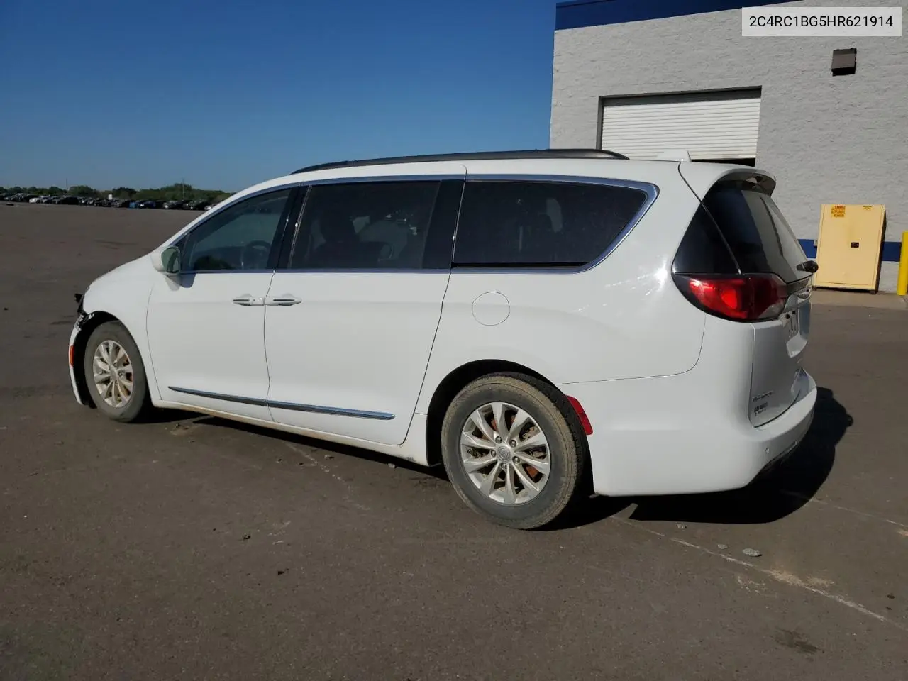 2017 Chrysler Pacifica Touring L VIN: 2C4RC1BG5HR621914 Lot: 56052835