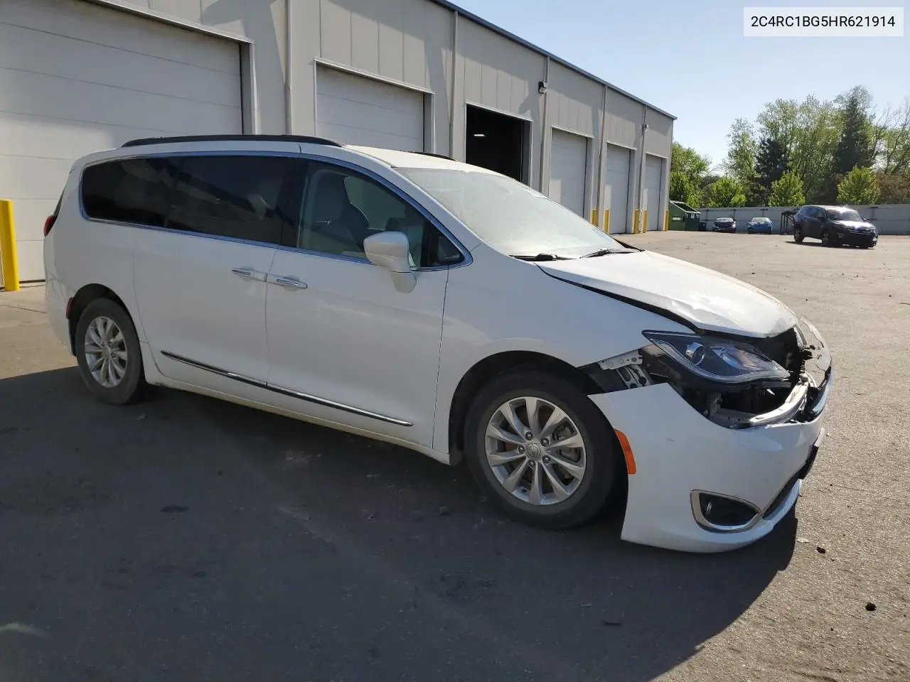 2017 Chrysler Pacifica Touring L VIN: 2C4RC1BG5HR621914 Lot: 56052835