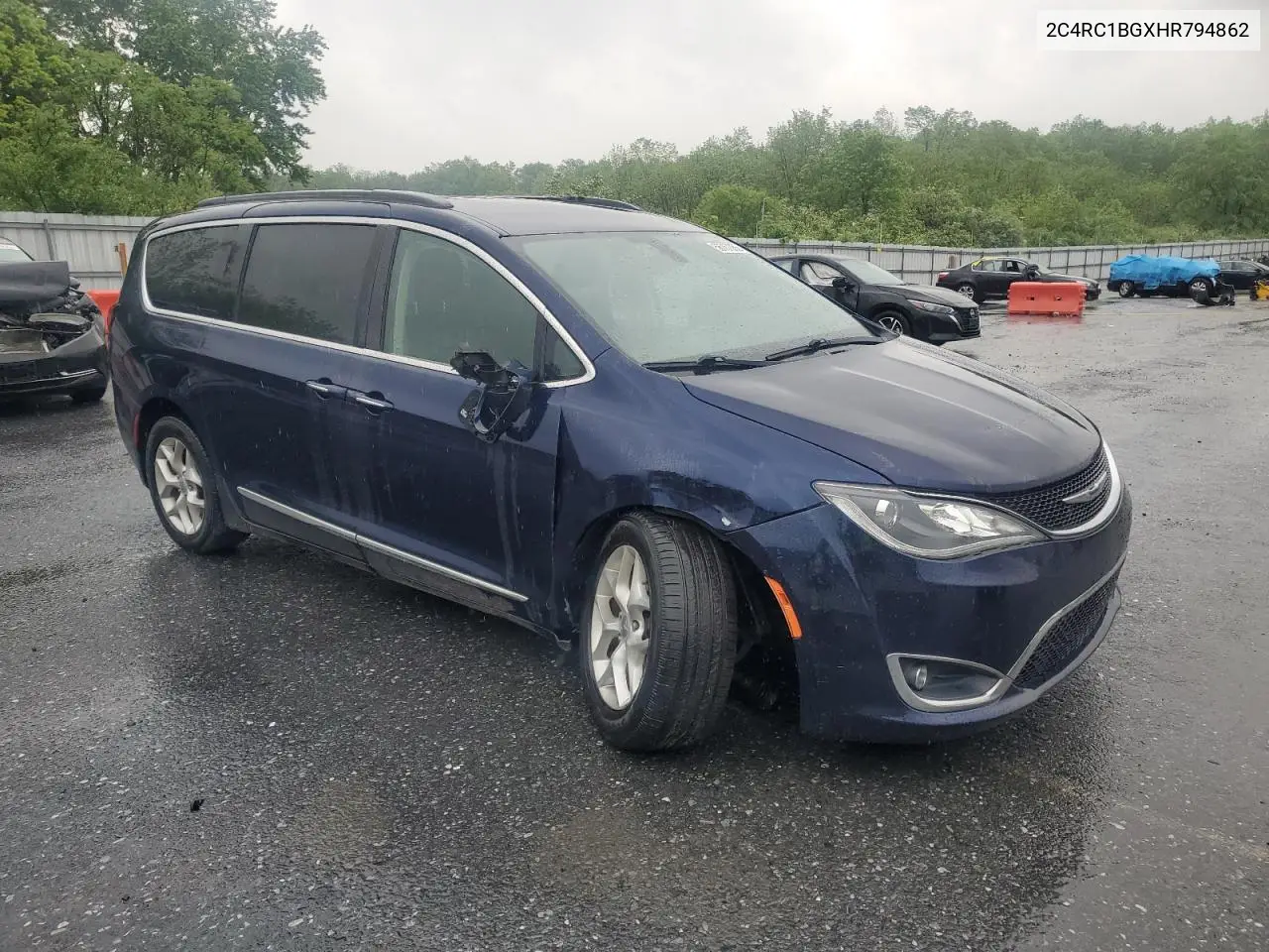 2017 Chrysler Pacifica Touring L VIN: 2C4RC1BGXHR794862 Lot: 56767055