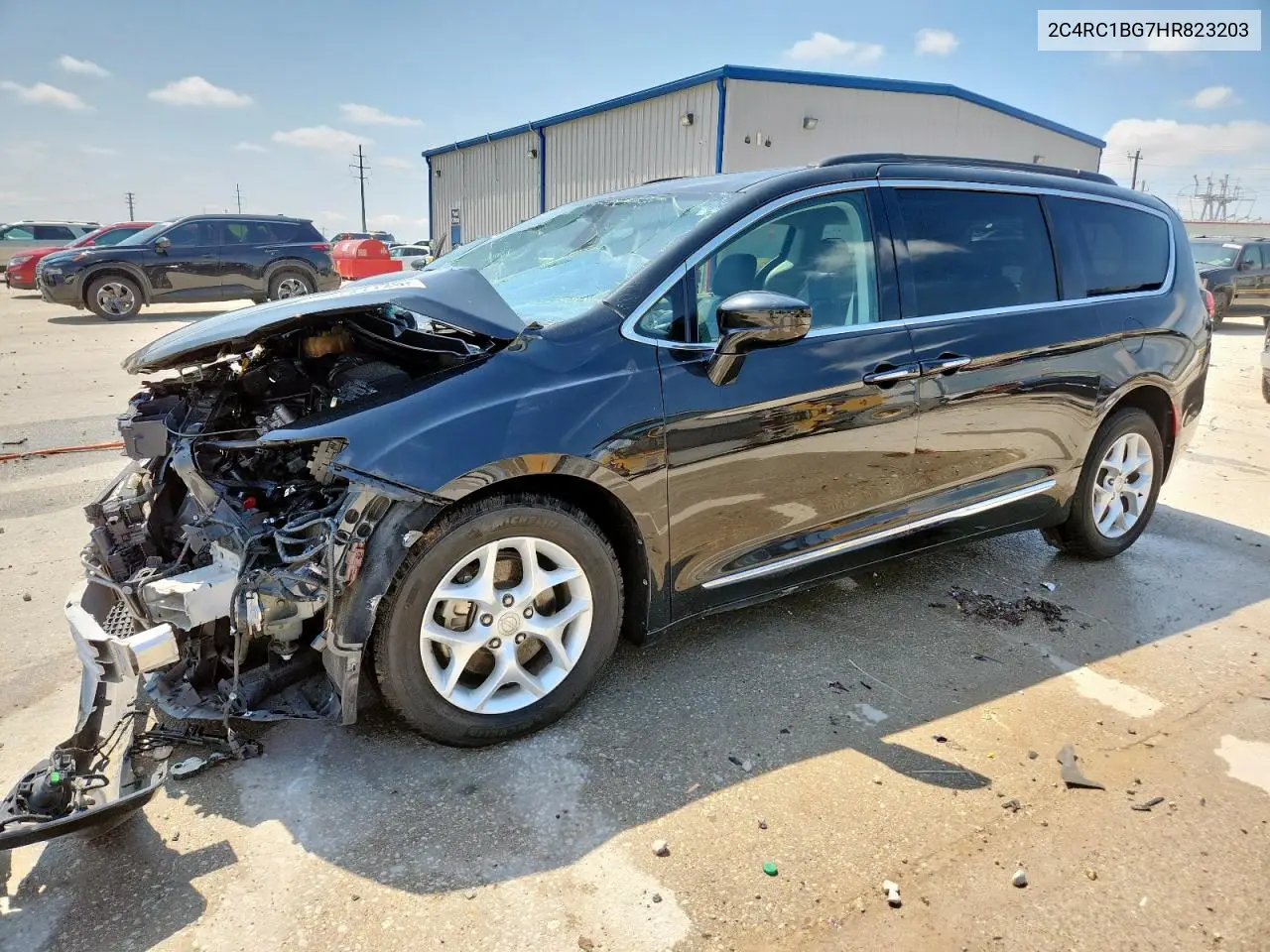 2017 Chrysler Pacifica Touring L VIN: 2C4RC1BG7HR823203 Lot: 58727725
