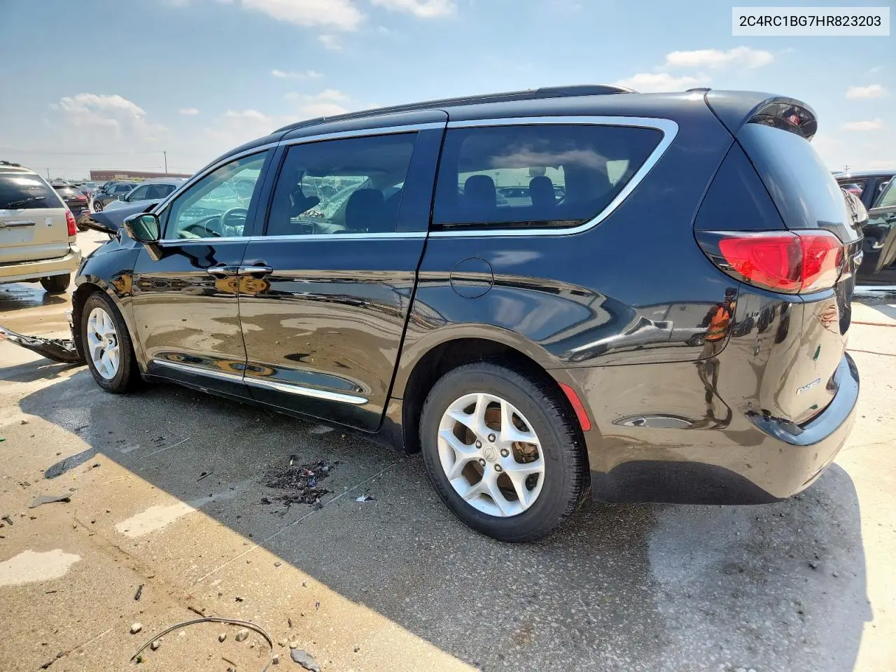2017 Chrysler Pacifica Touring L VIN: 2C4RC1BG7HR823203 Lot: 58727725