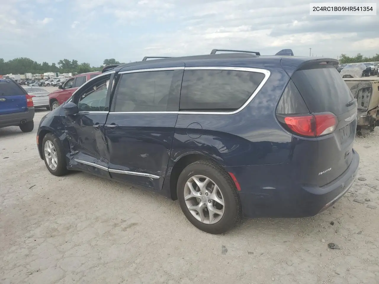 2017 Chrysler Pacifica Touring L VIN: 2C4RC1BG9HR541354 Lot: 62161695