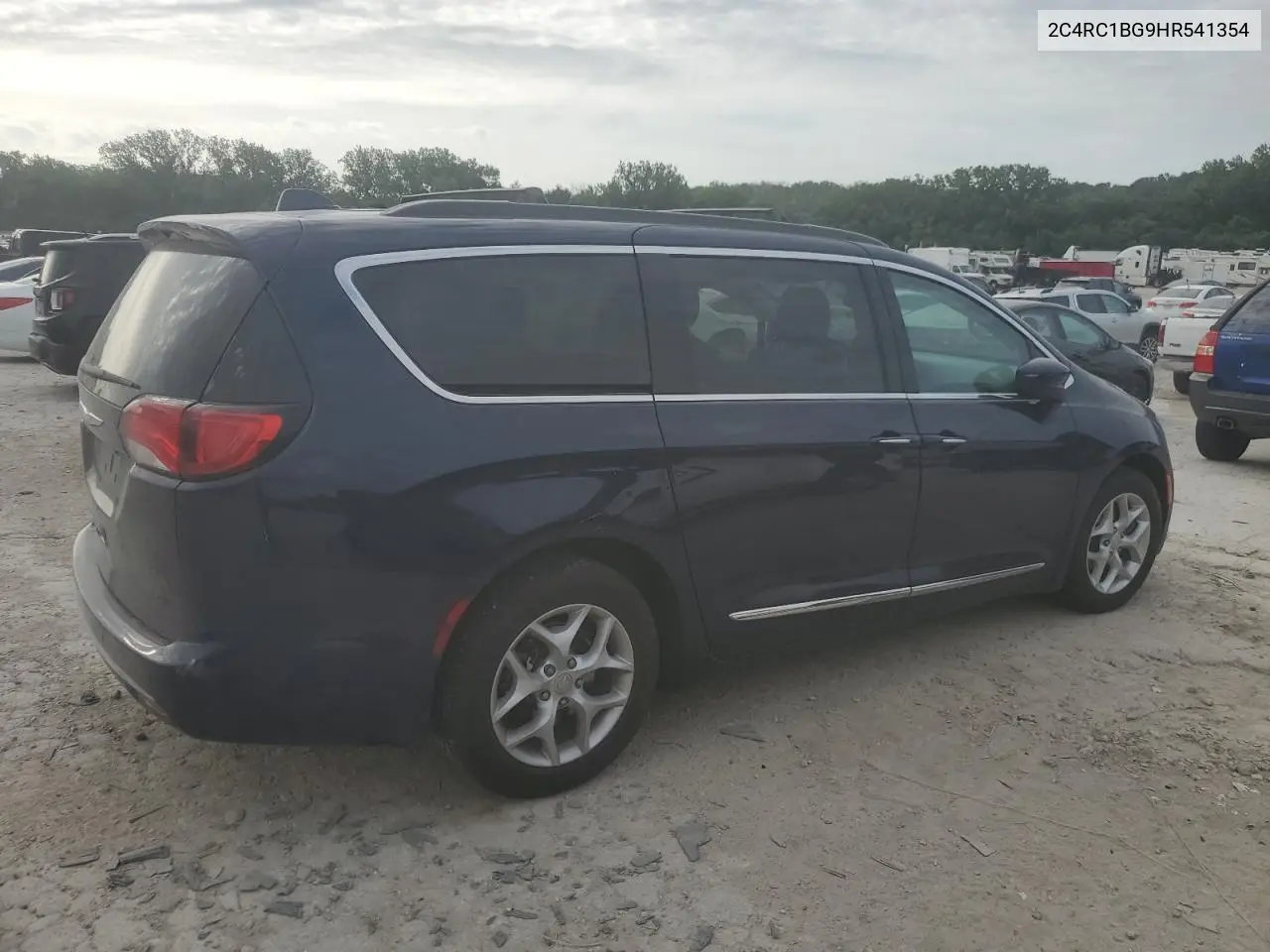 2017 Chrysler Pacifica Touring L VIN: 2C4RC1BG9HR541354 Lot: 62161695