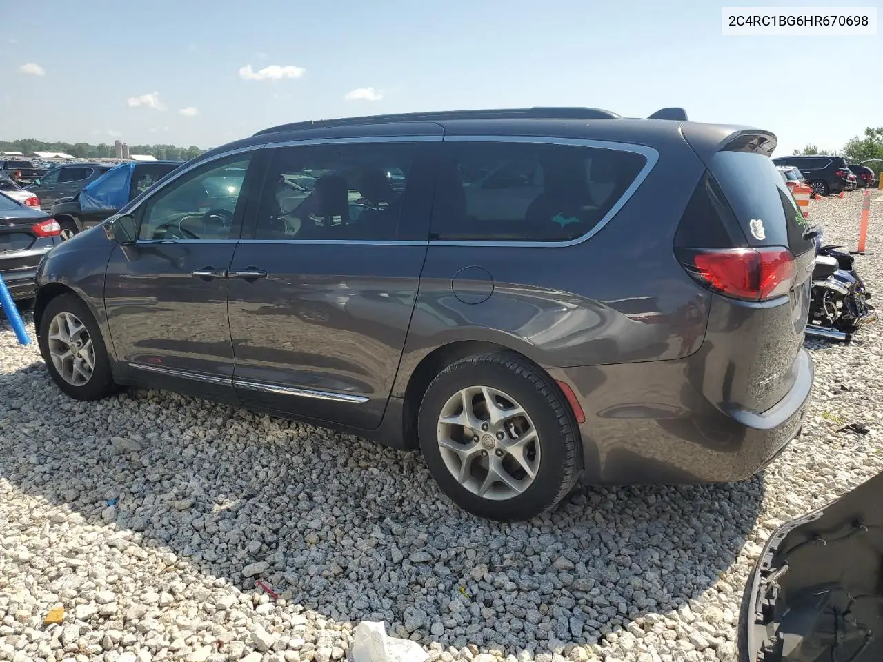 2017 Chrysler Pacifica Touring L VIN: 2C4RC1BG6HR670698 Lot: 62550185