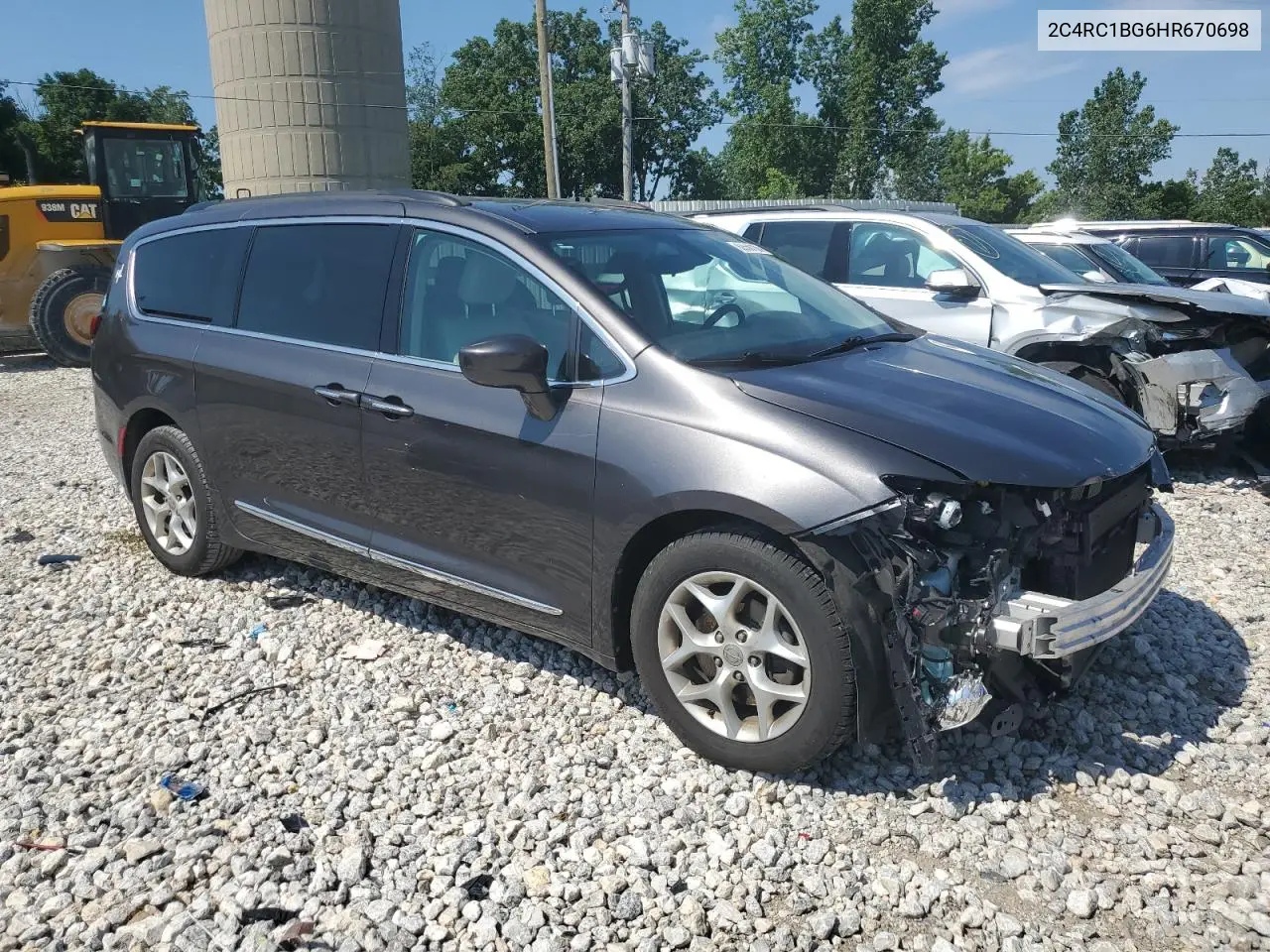 2017 Chrysler Pacifica Touring L VIN: 2C4RC1BG6HR670698 Lot: 62550185