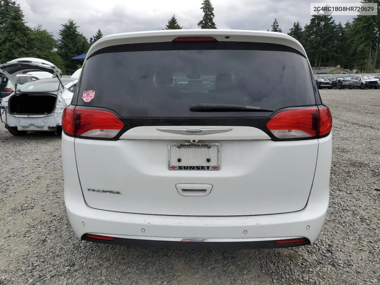 2017 Chrysler Pacifica Touring L VIN: 2C4RC1BG8HR720629 Lot: 62587355