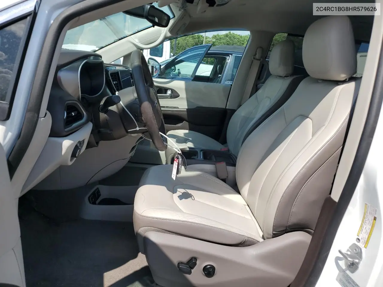 2017 Chrysler Pacifica Touring L VIN: 2C4RC1BG8HR579626 Lot: 62736085