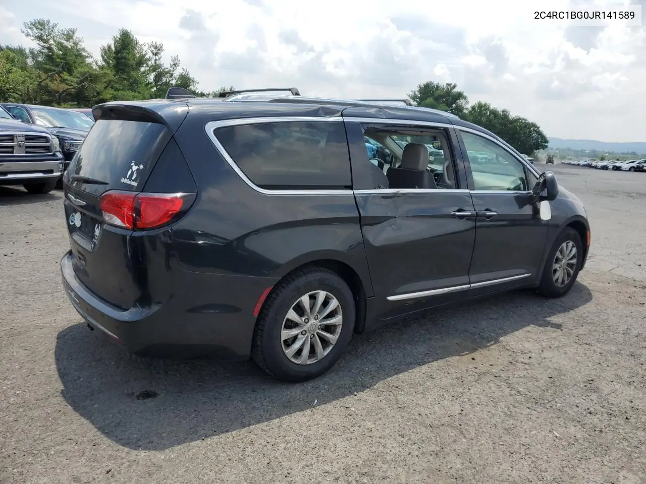 2018 Chrysler Pacifica Touring L VIN: 2C4RC1BG0JR141589 Lot: 63051535