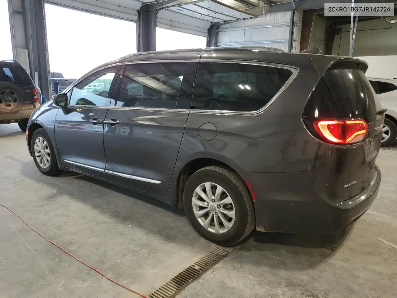 2018 Chrysler Pacifica Touring L VIN: 2C4RC1BG7JR142724 Lot: 64682685