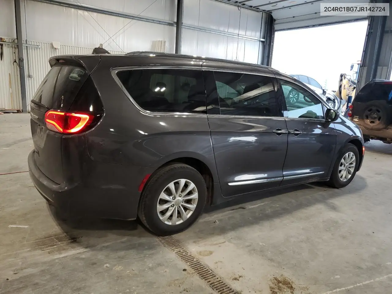 2018 Chrysler Pacifica Touring L VIN: 2C4RC1BG7JR142724 Lot: 64682685