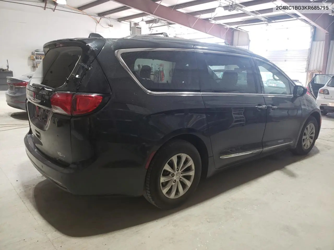 2019 Chrysler Pacifica Touring L VIN: 2C4RC1BG3KR685795 Lot: 52566565