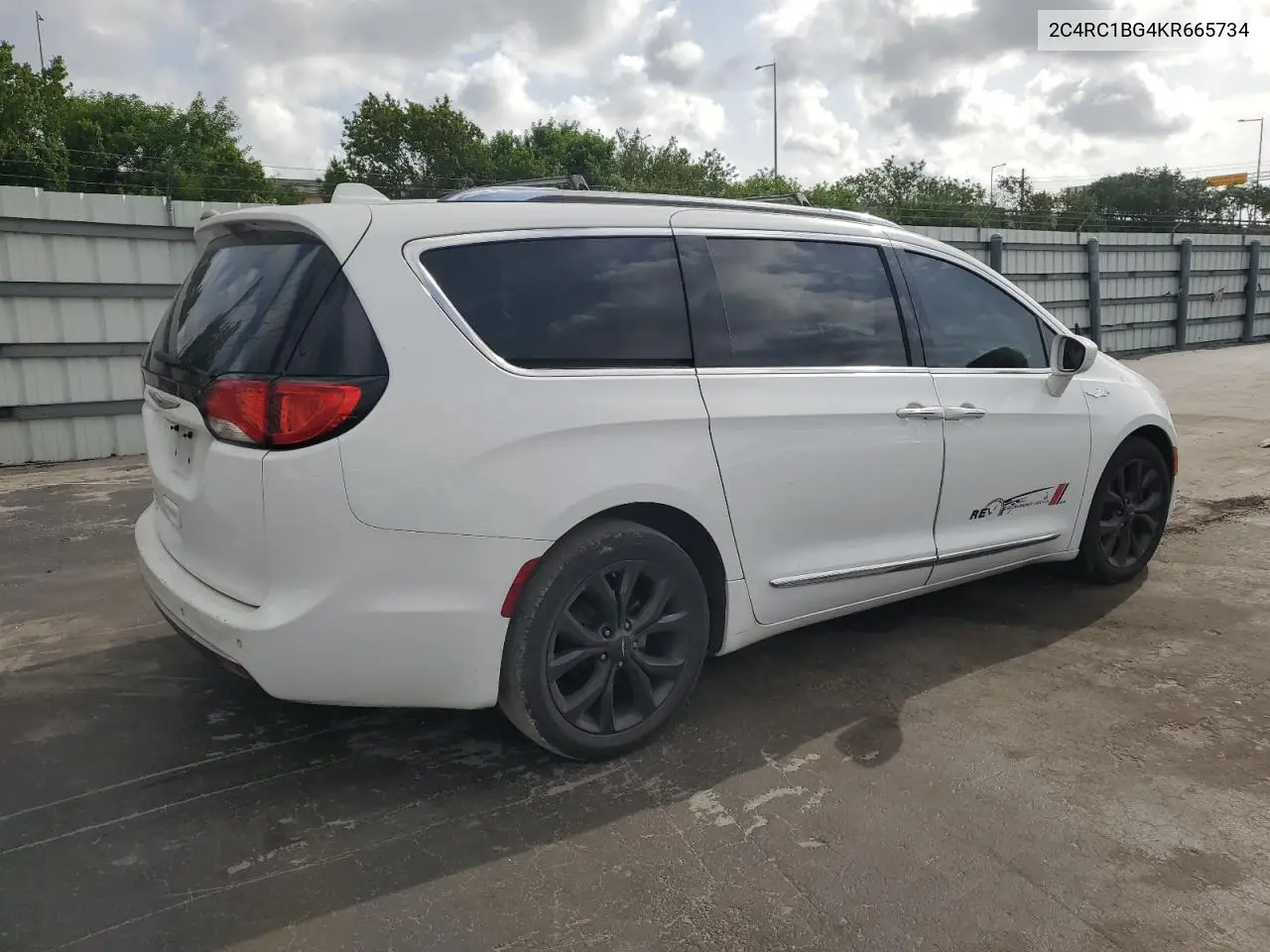 2019 Chrysler Pacifica Touring L VIN: 2C4RC1BG4KR665734 Lot: 61952455