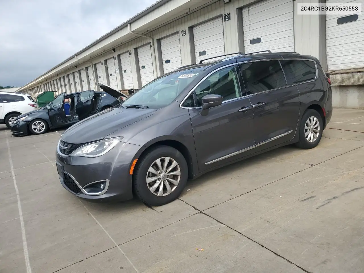 2019 Chrysler Pacifica Touring L VIN: 2C4RC1BG2KR650553 Lot: 62995955
