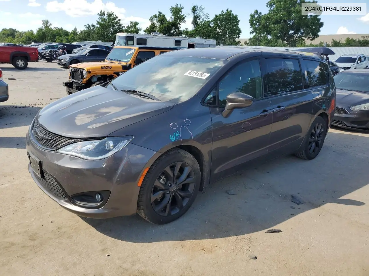 2020 Chrysler Pacifica Touring VIN: 2C4RC1FG4LR229381 Lot: 62151085