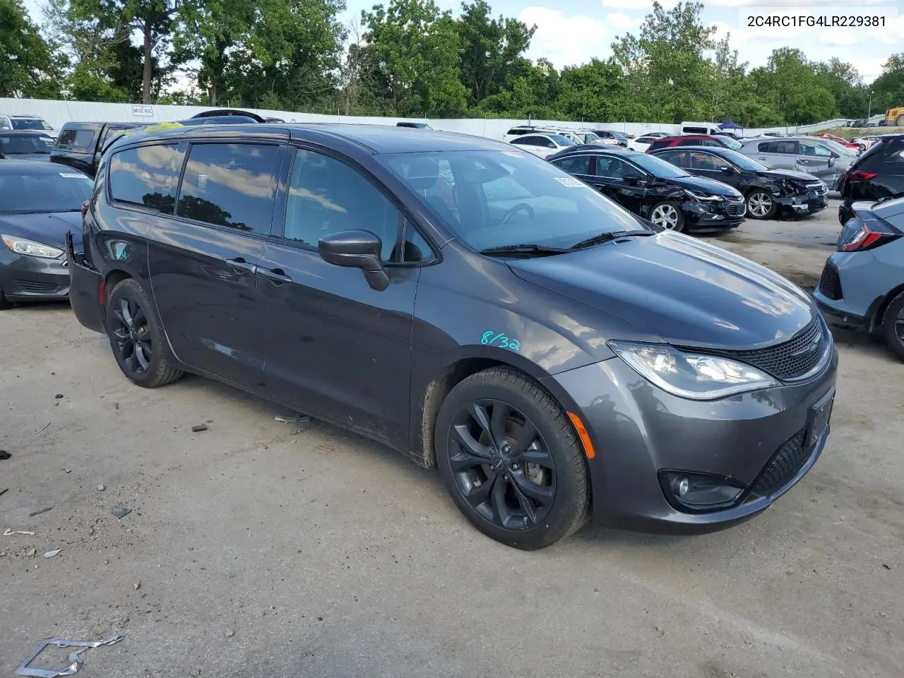 2020 Chrysler Pacifica Touring VIN: 2C4RC1FG4LR229381 Lot: 62151085