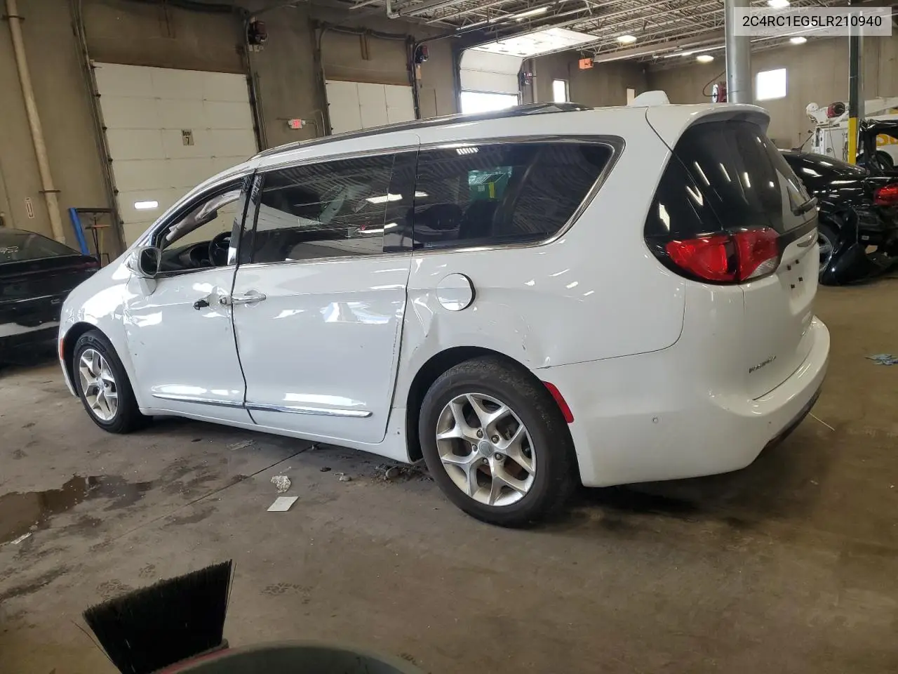 2020 Chrysler Pacifica Touring L Plus VIN: 2C4RC1EG5LR210940 Lot: 62493605
