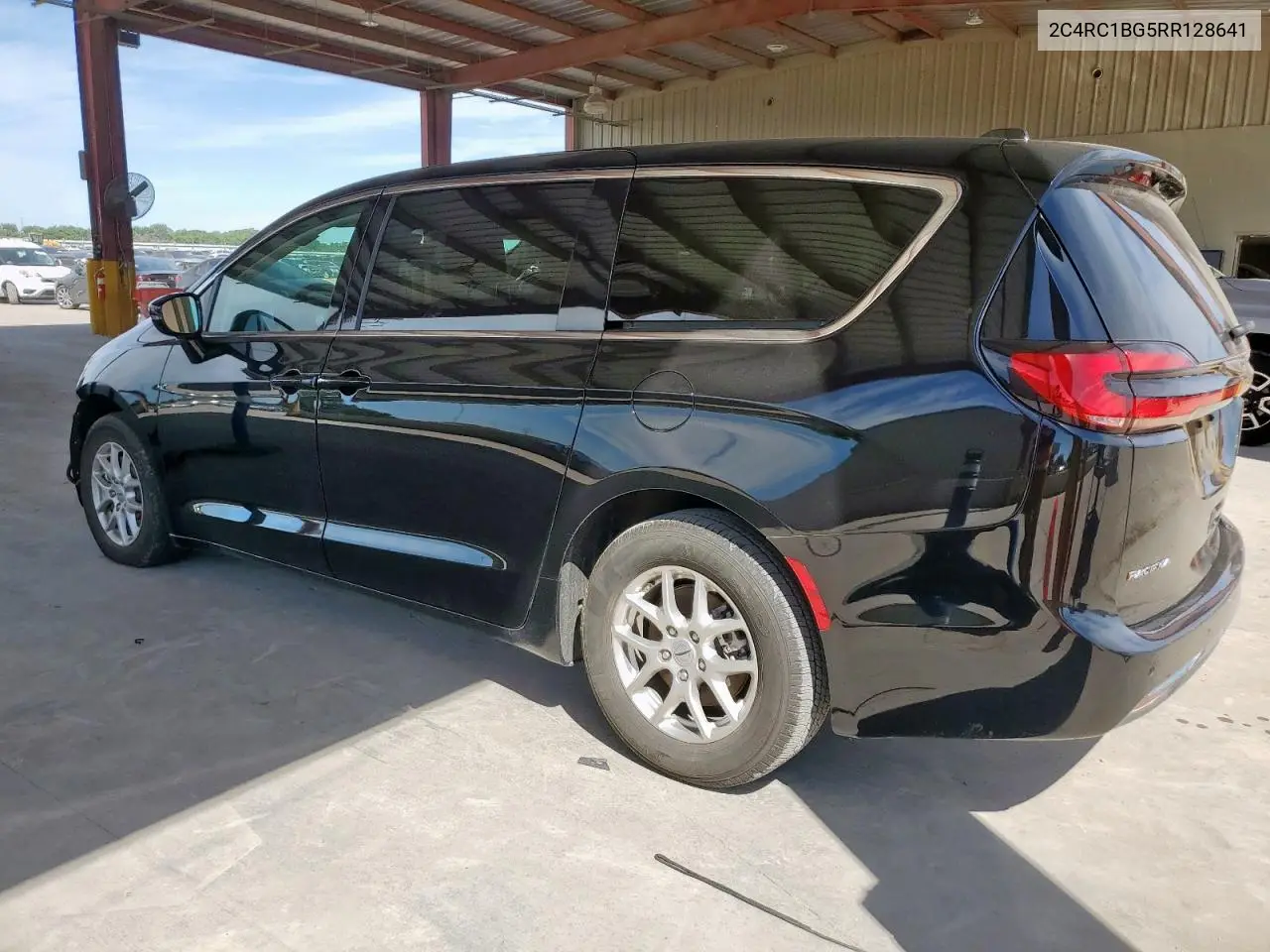 2024 Chrysler Pacifica Touring L VIN: 2C4RC1BG5RR128641 Lot: 57980565