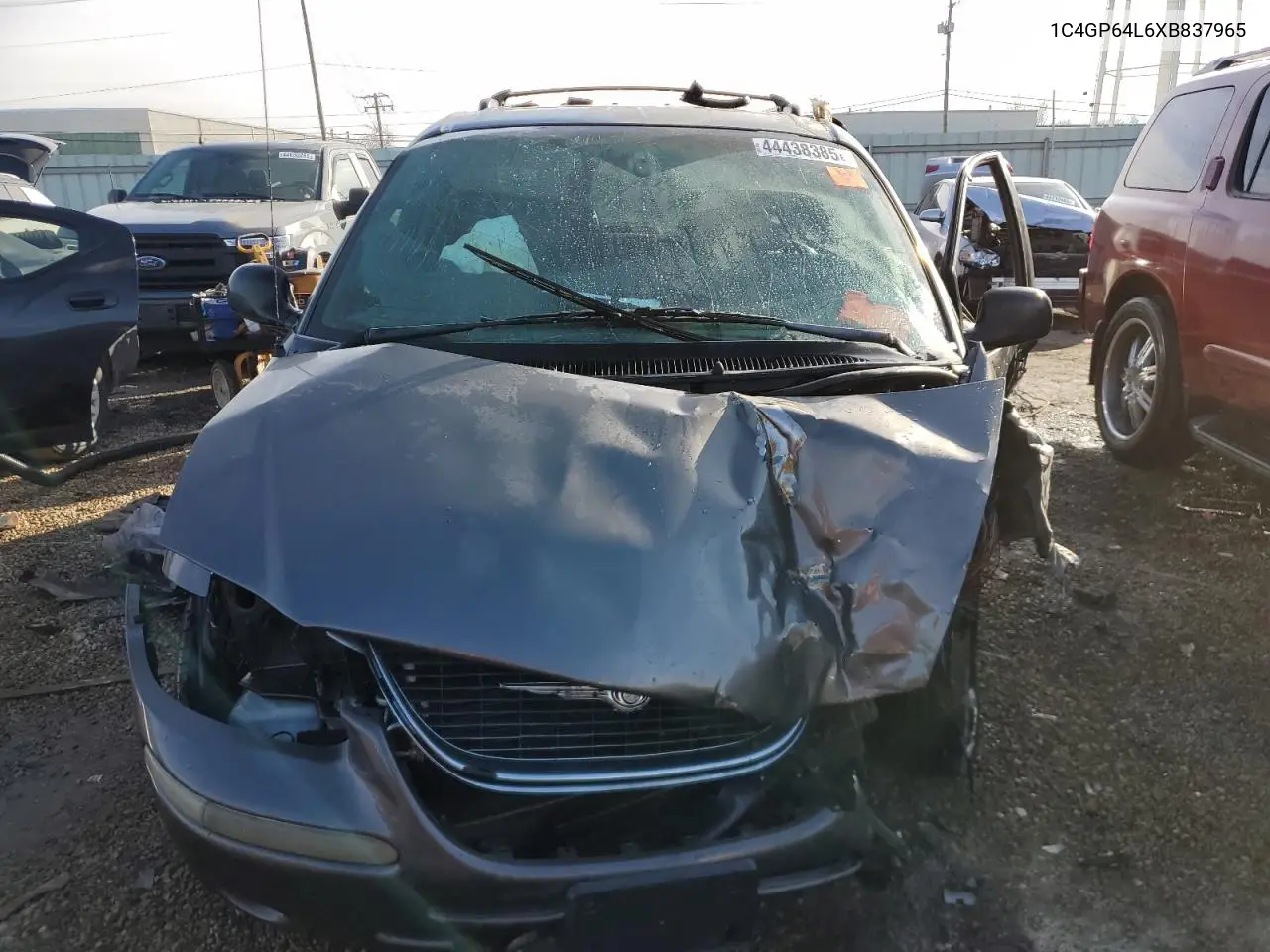 1999 Chrysler Town & Country Limited VIN: 1C4GP64L6XB837965 Lot: 44438385