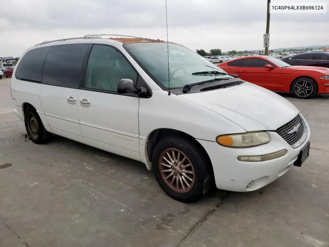 1999 Chrysler Town & Country Limited VIN: 1C4GP64LXXB696124 Lot: 55262035