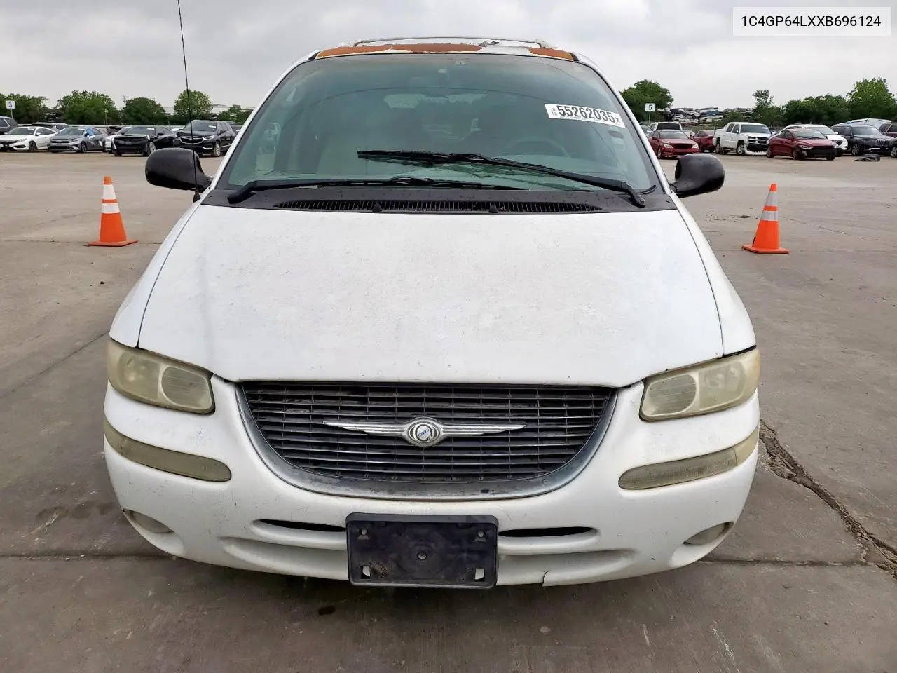 1999 Chrysler Town & Country Limited VIN: 1C4GP64LXXB696124 Lot: 55262035