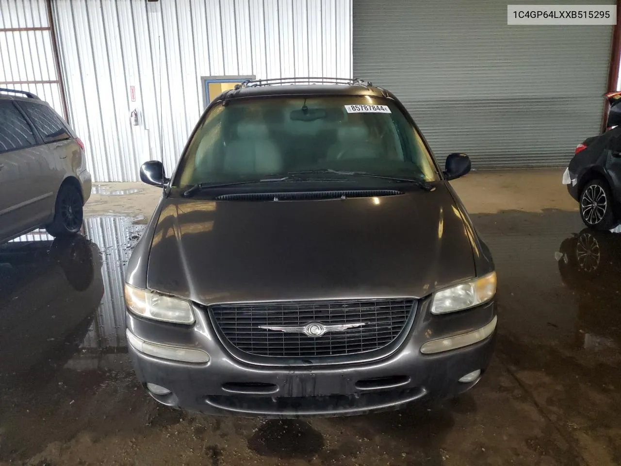 1999 Chrysler Town & Country Limited VIN: 1C4GP64LXXB515295 Lot: 85787844